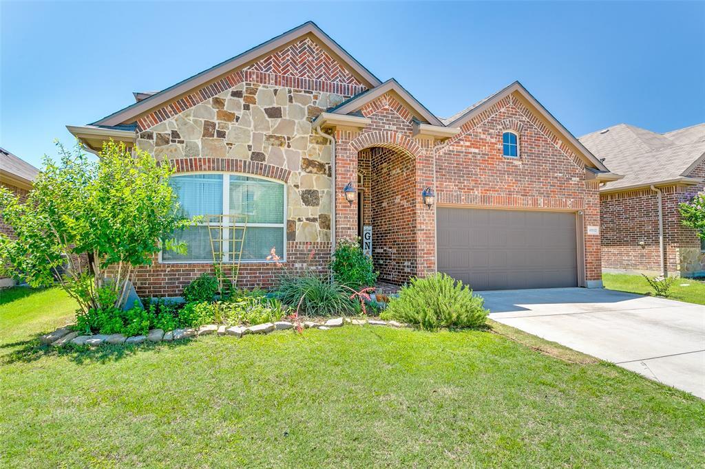 Property Photo: 4012 Gennaker Drive TX 76210