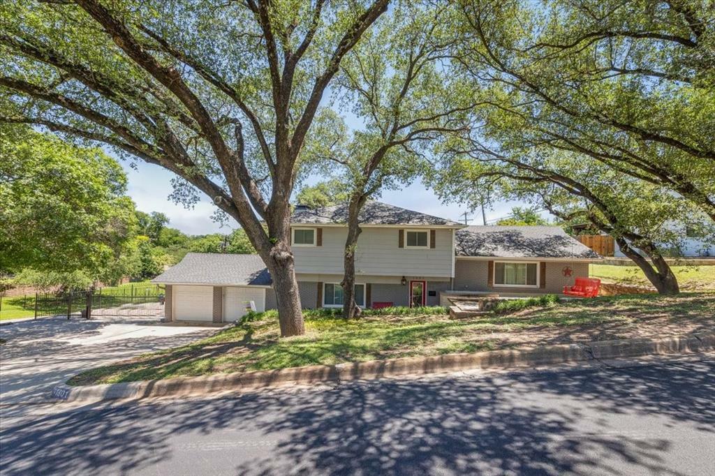 Property Photo: 1801 E Dakar Road TX 76116