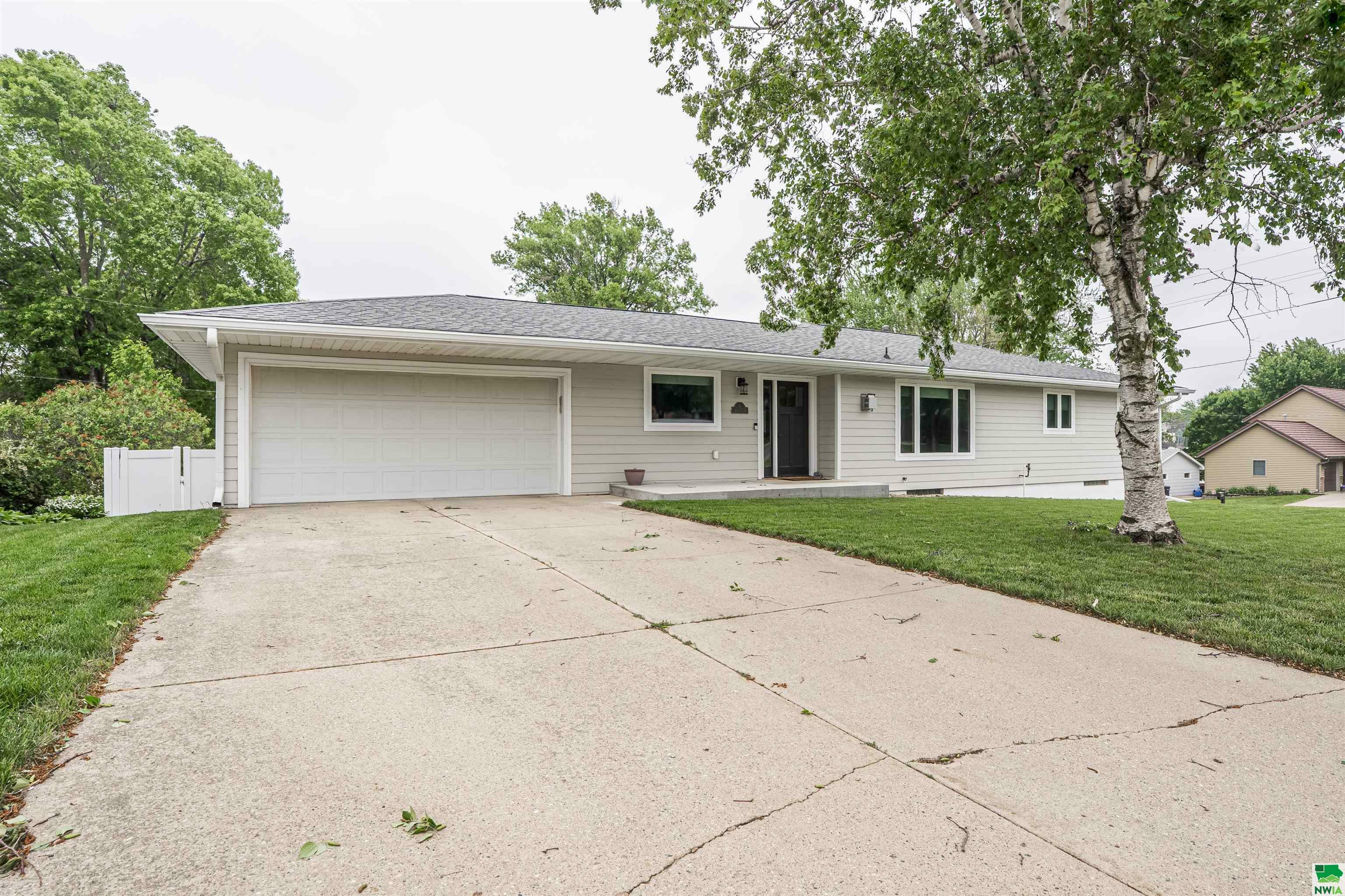 Property Photo:  5 Edward Drive  IA 51031 