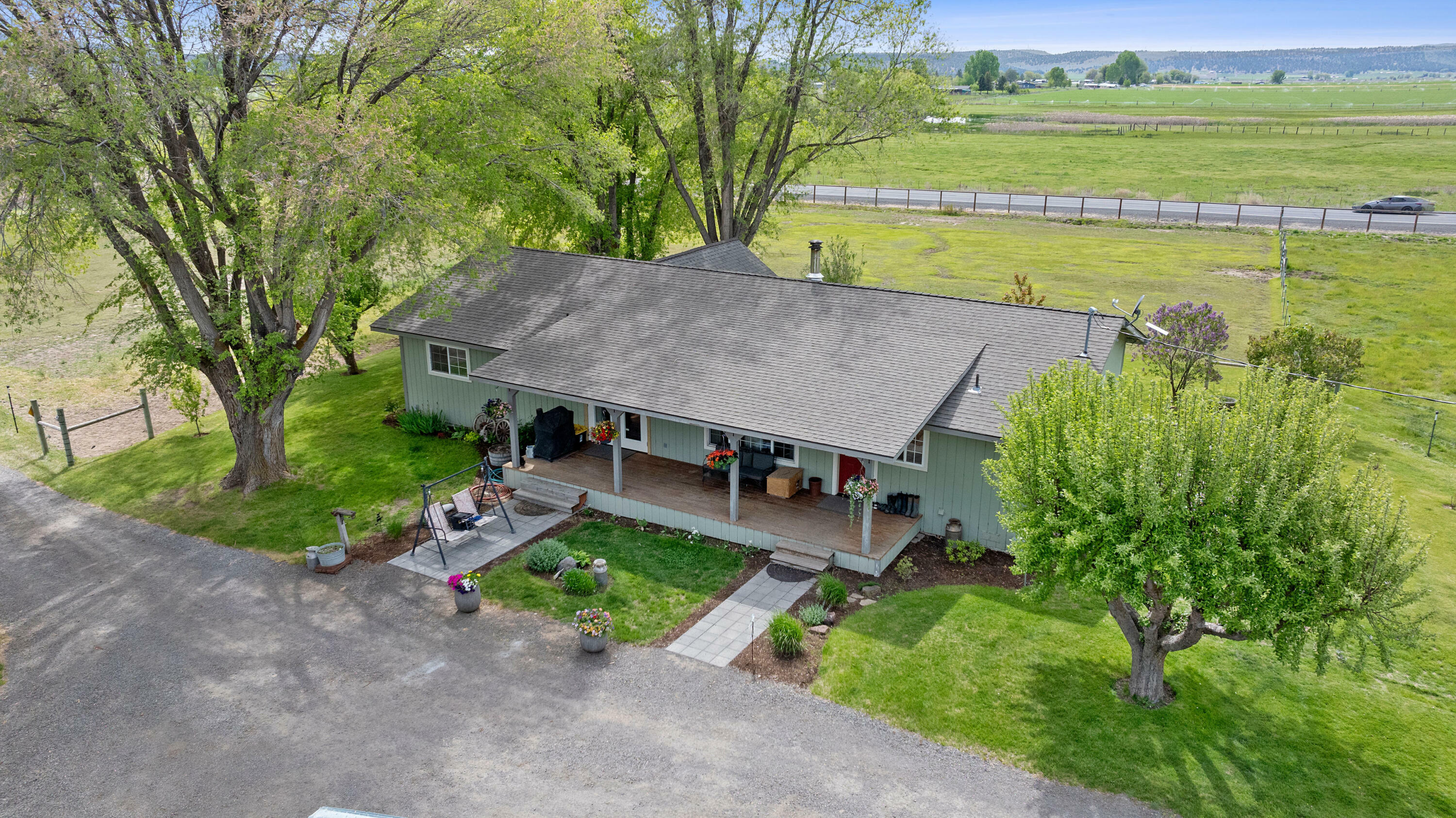 Property Photo: 7800 NW Lamonta Road OR 97754