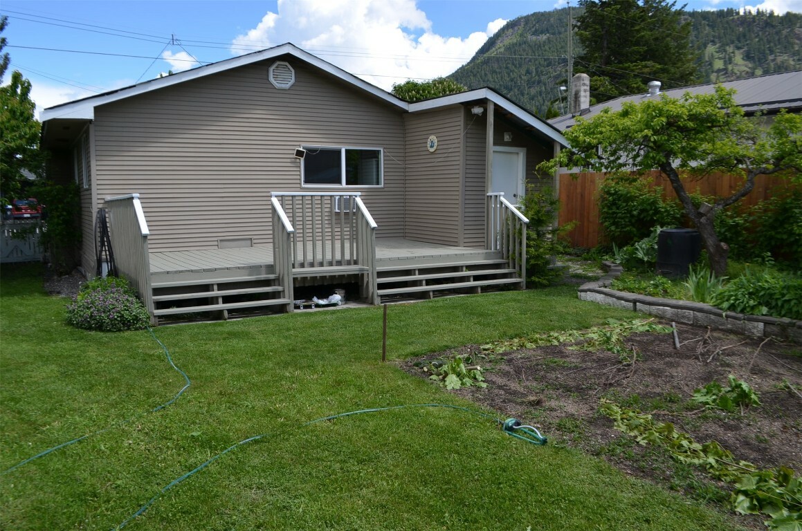 Property Photo: 334 Birch Street BC V0E 1M0