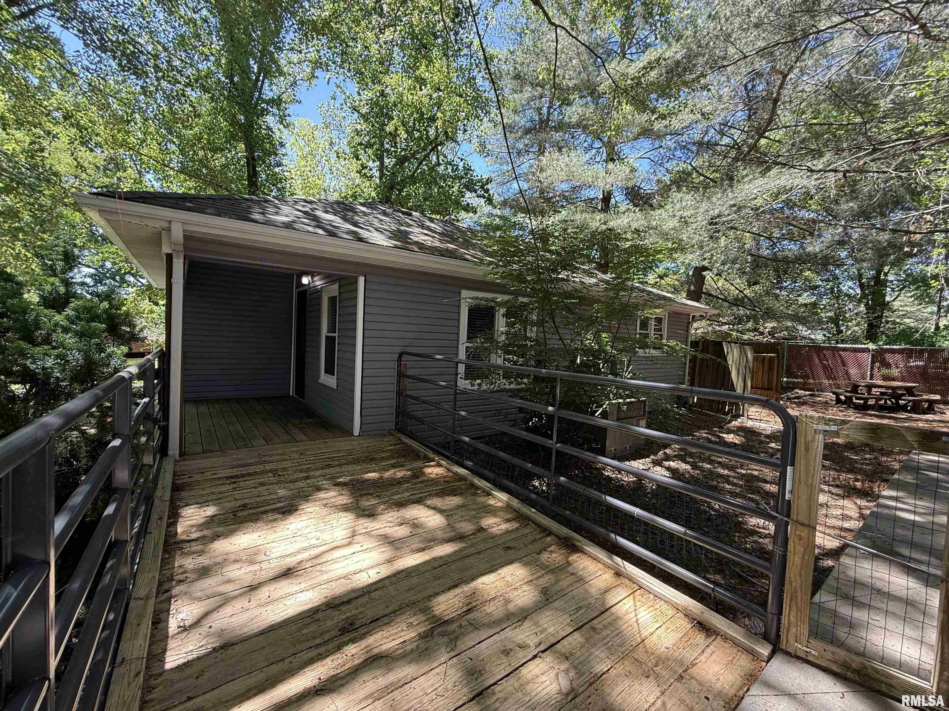 Property Photo: 1210 W Jefferson Street IL 62901