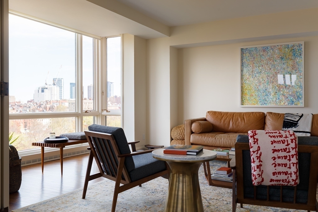Property Photo:  2 Commonwealth Avenue 8G  MA 02116 