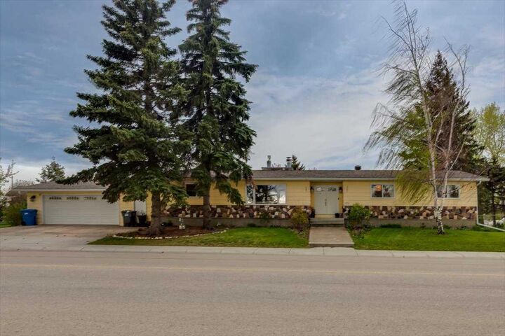 Property Photo: 1203 Gough Road AB T0M 0N0