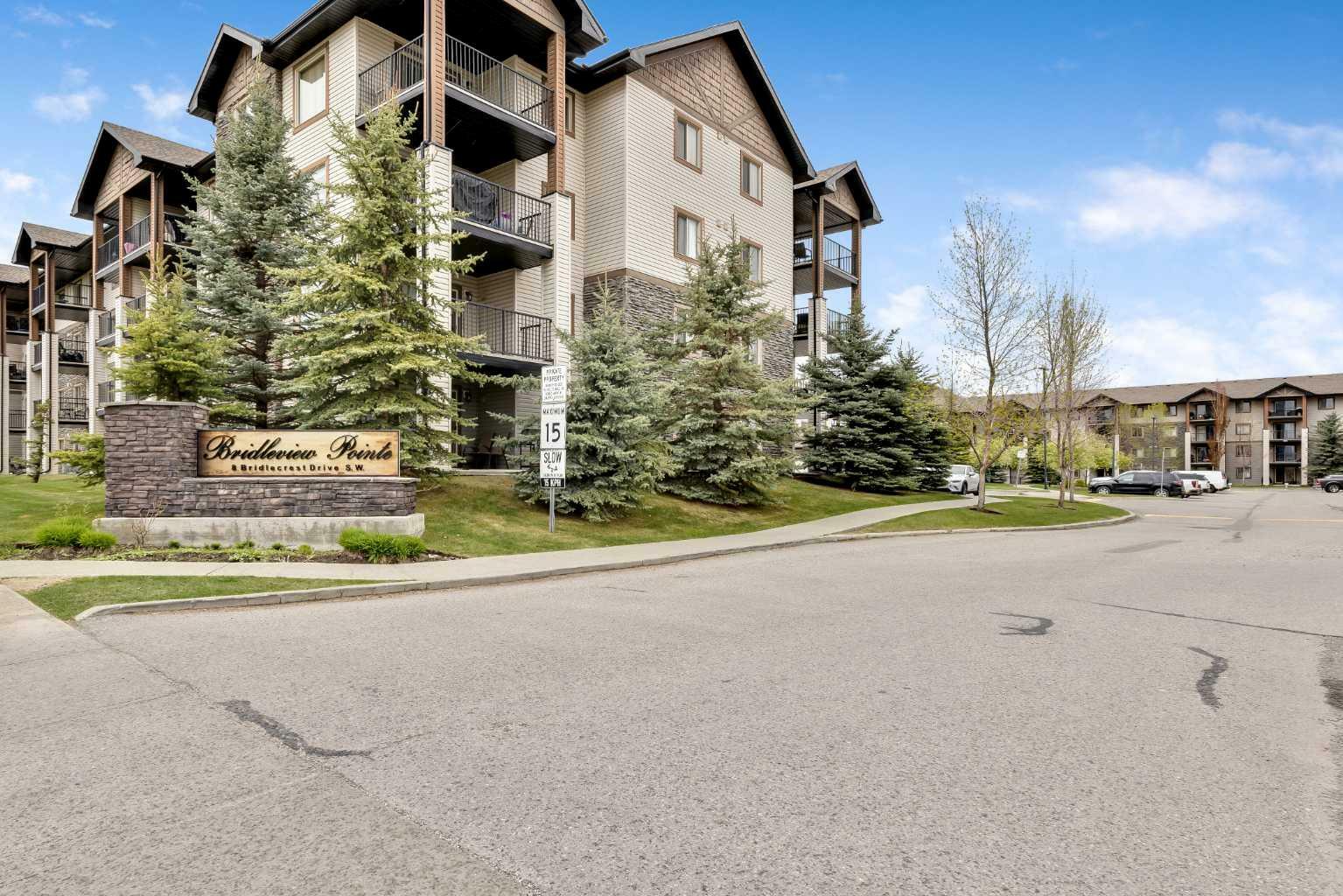 Property Photo: 8 Bridlecrest Drive SW 2422 AB T2Y 0H7