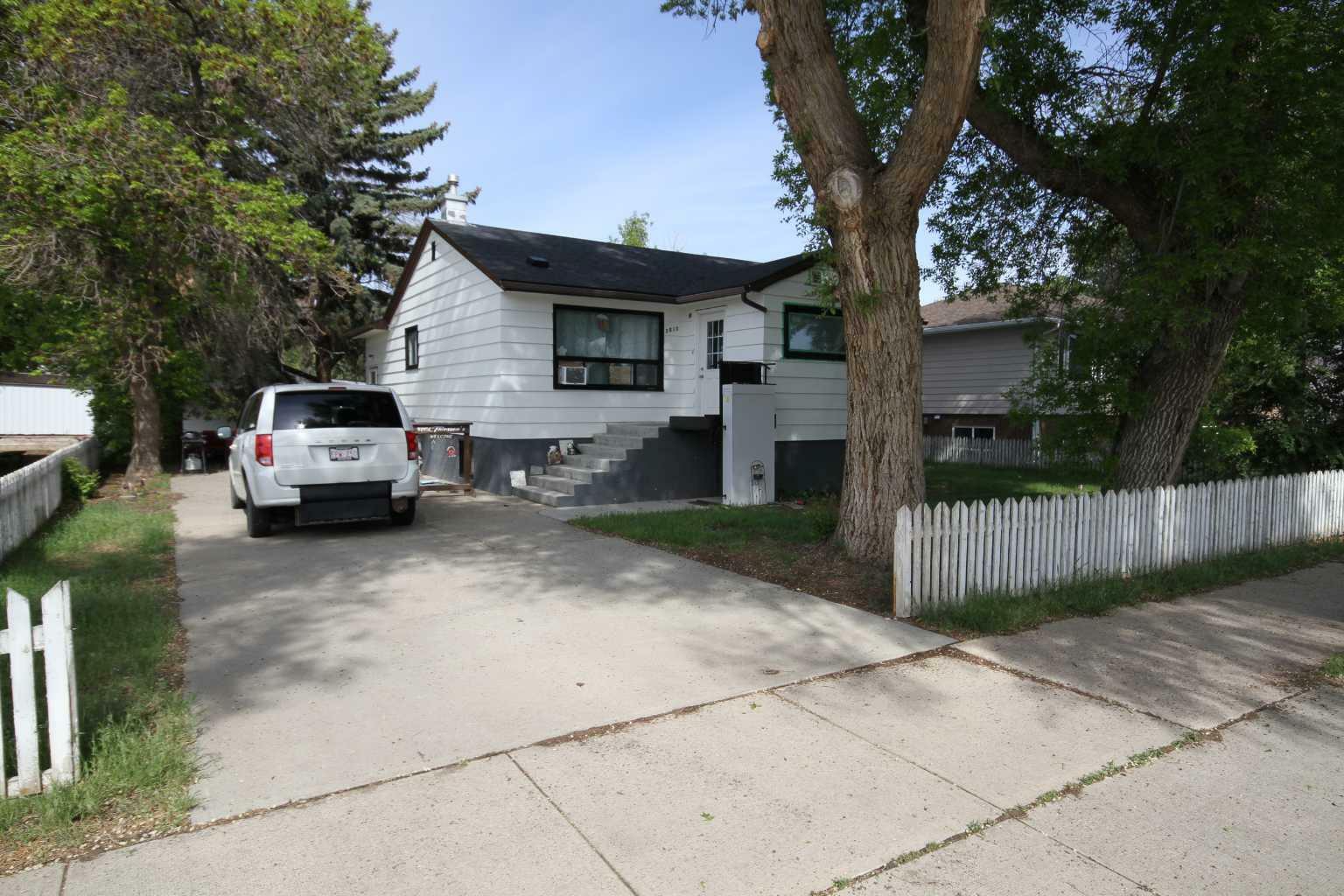 5810 52 Street  Taber AB T1G 1K7 photo