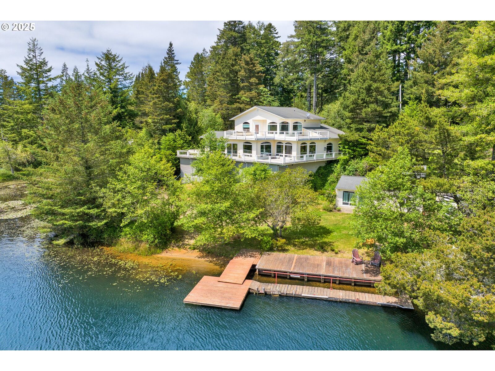 Property Photo: 5816 Martin Rd OR 97439