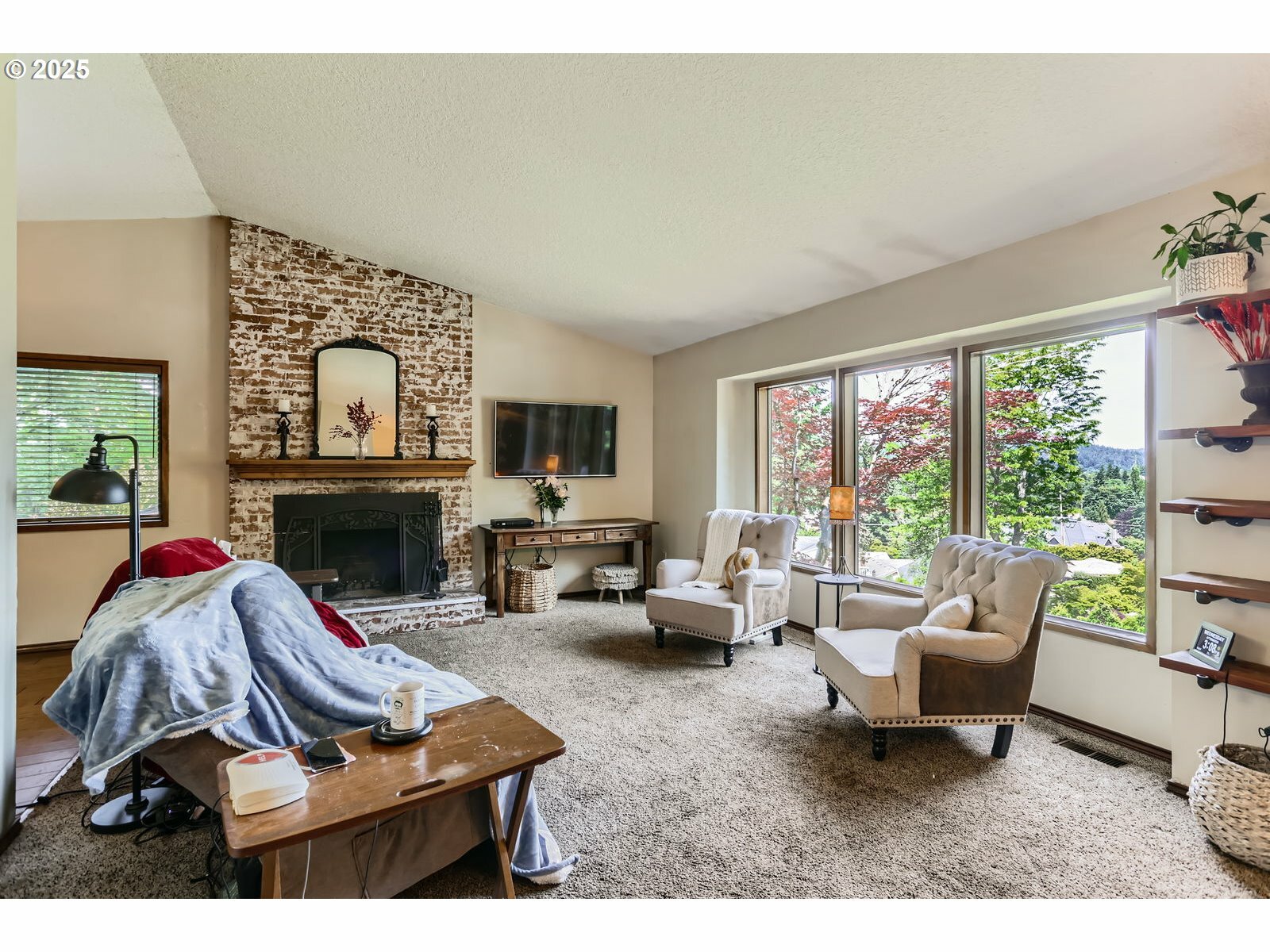 Property Photo:  17083 Stanhelma Dr  OR 97027 