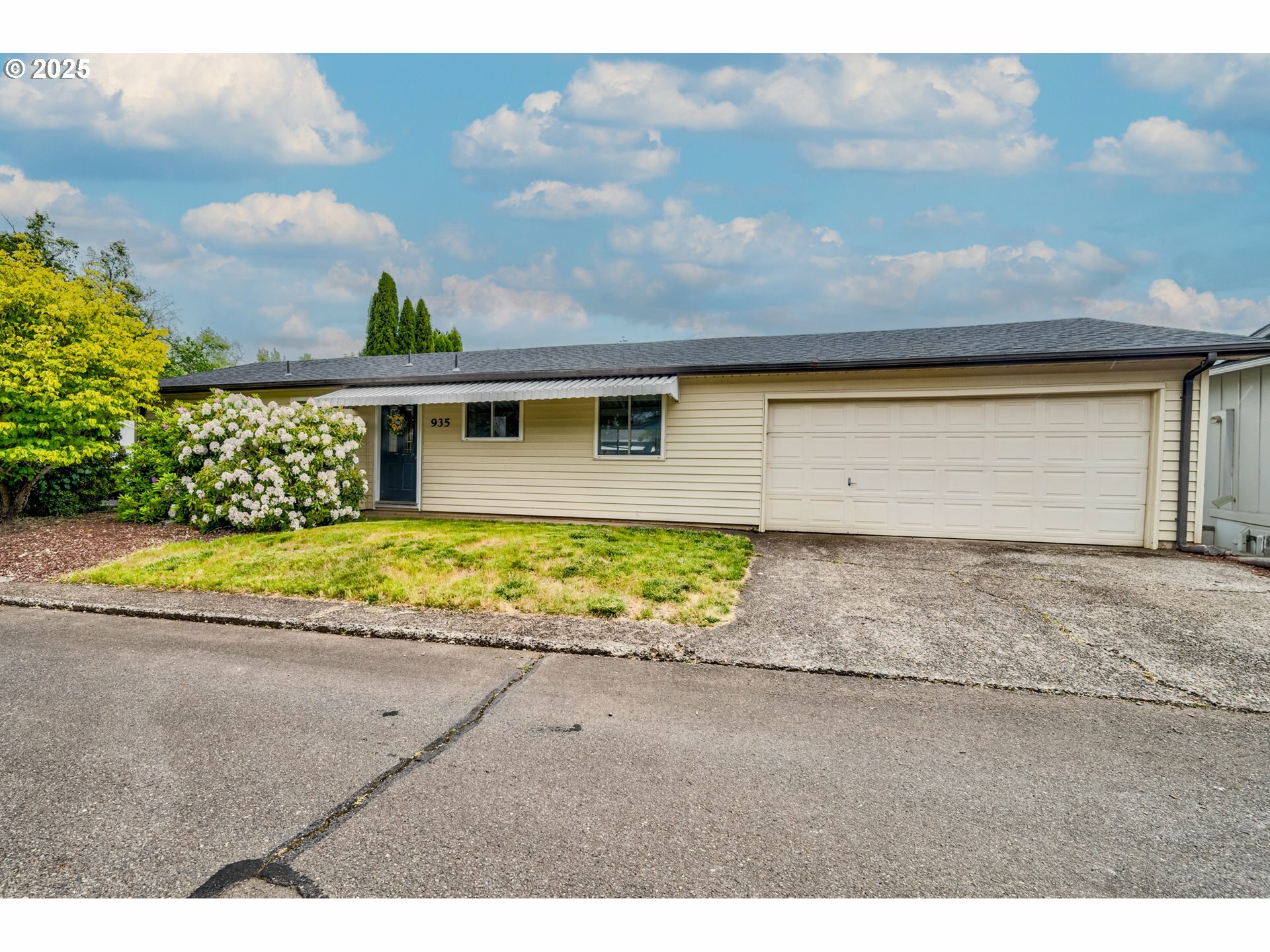 Property Photo:  935 Genie St SE  OR 97306 