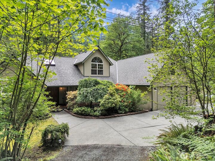 Property Photo:  44611 SE 72nd Street  WA 98065 