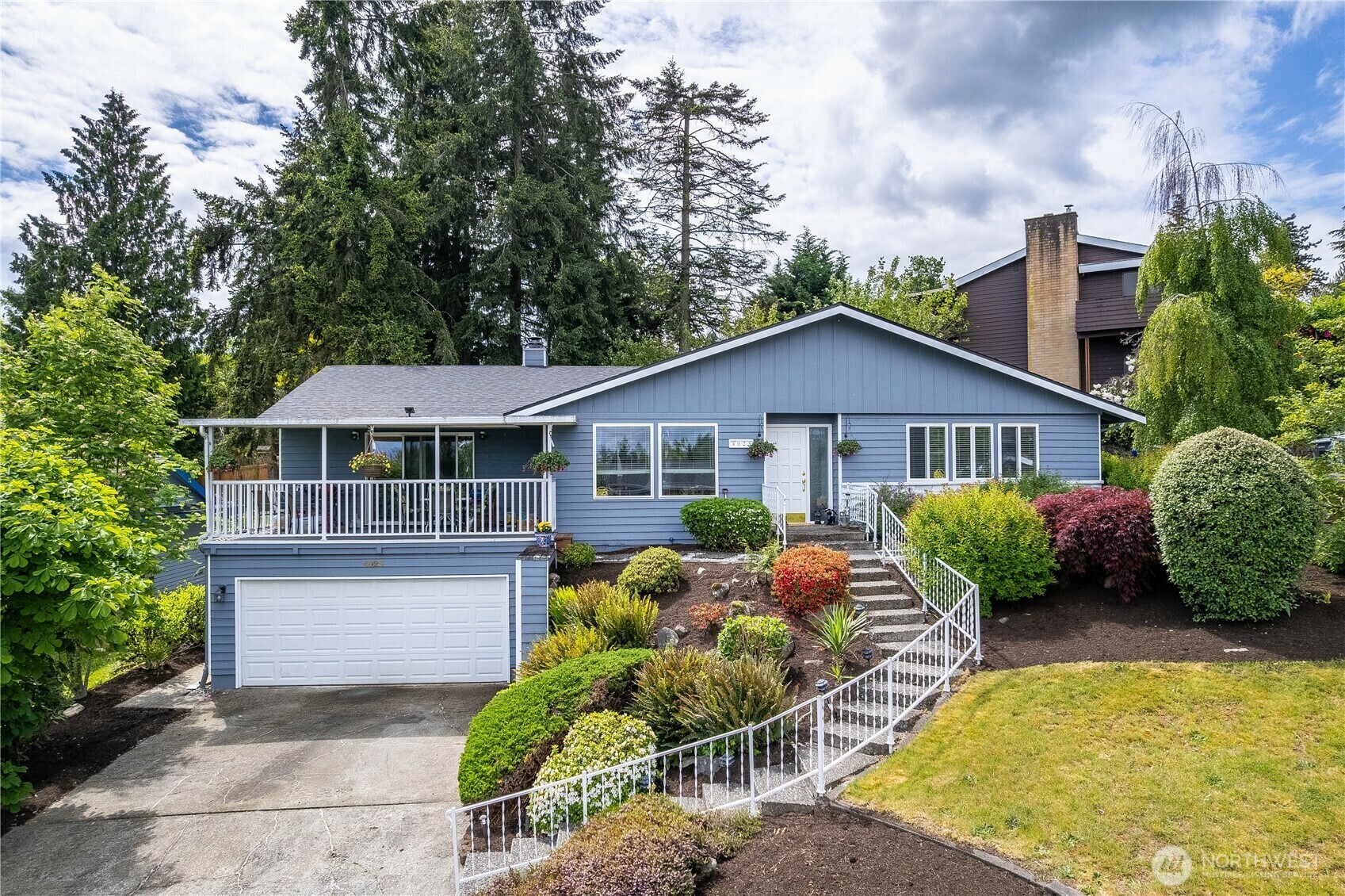 Property Photo:  4025  Somerset Lane  WA 98032 