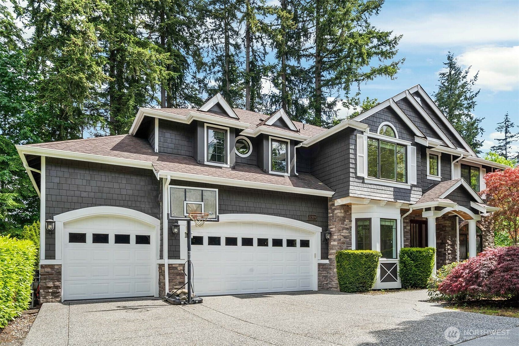 Property Photo:  22309  1st Dr  SE  WA 98021 