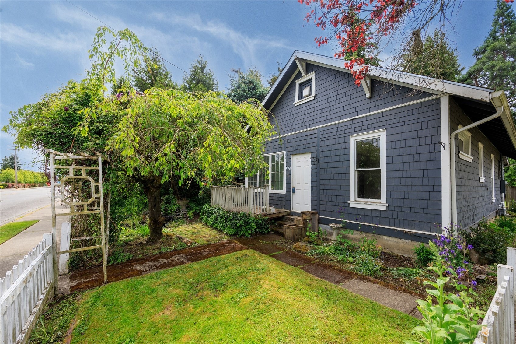 Property Photo: 610 7th Avenue SW WA 98371