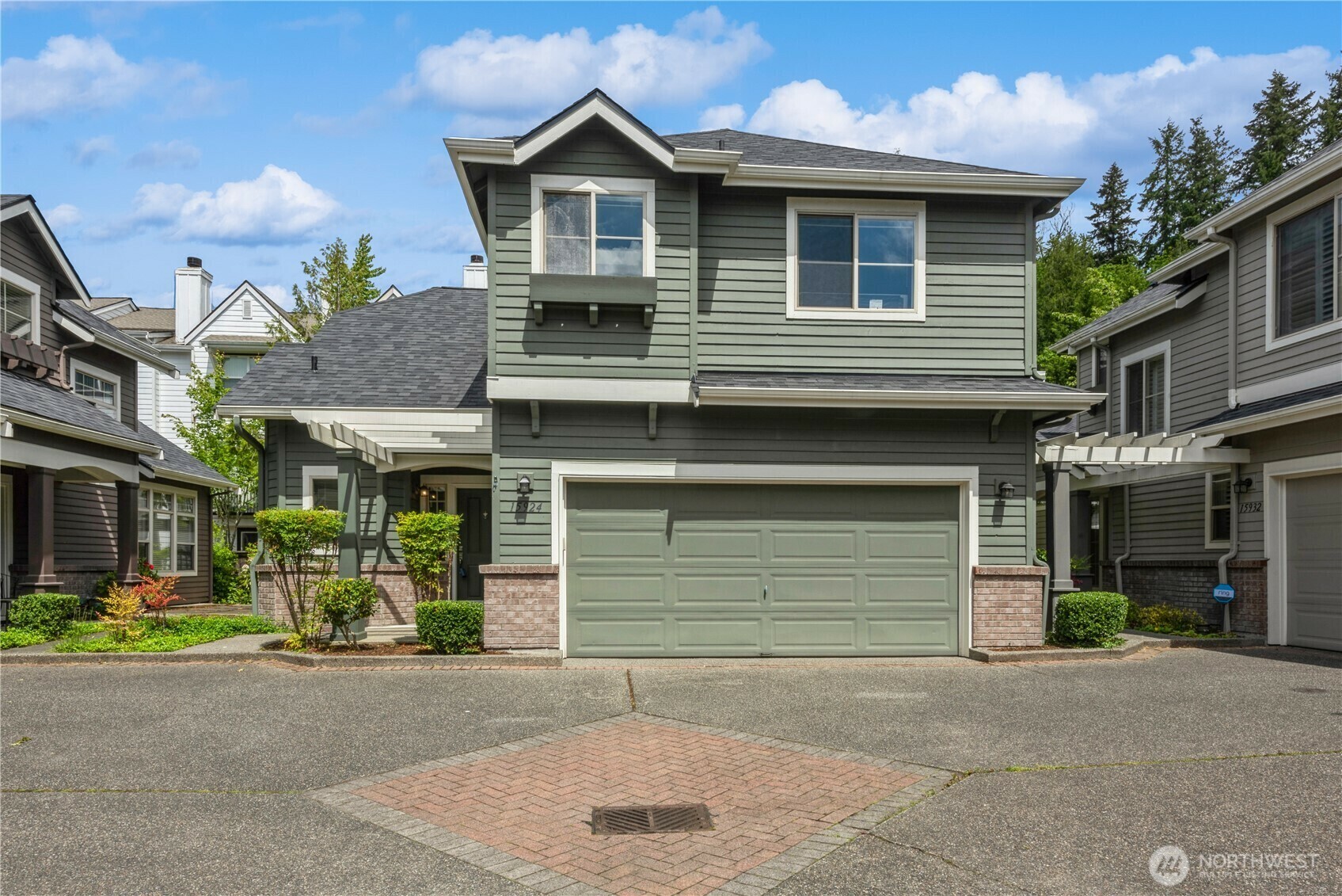 Property Photo: 15924 NE 95th Way WA 98052