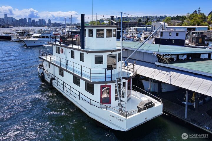 2401 N Northlake Way B13  Seattle WA 98103 photo