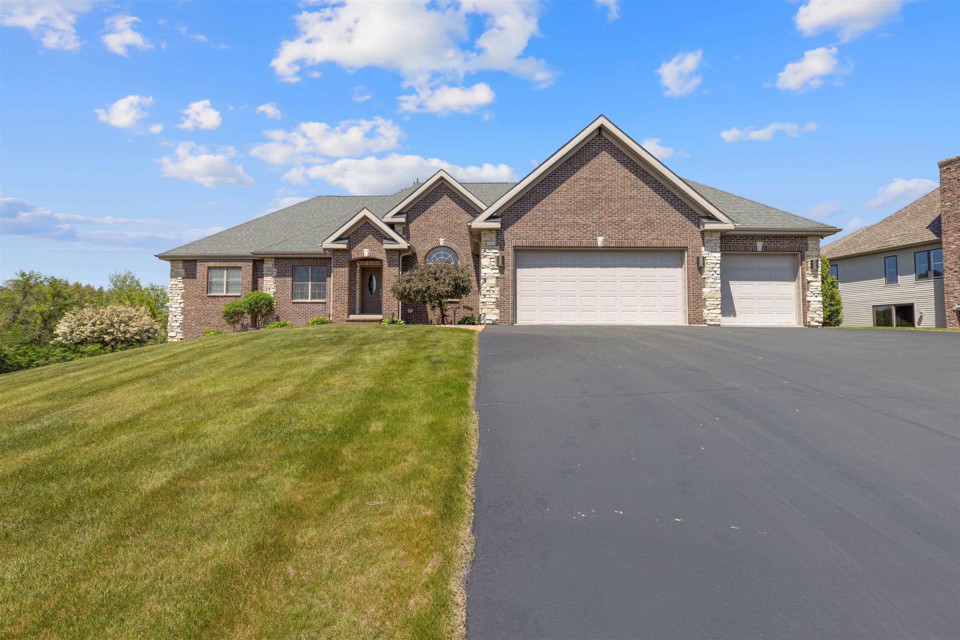 Property Photo:  13084 Deer Crossing  IL 61073 