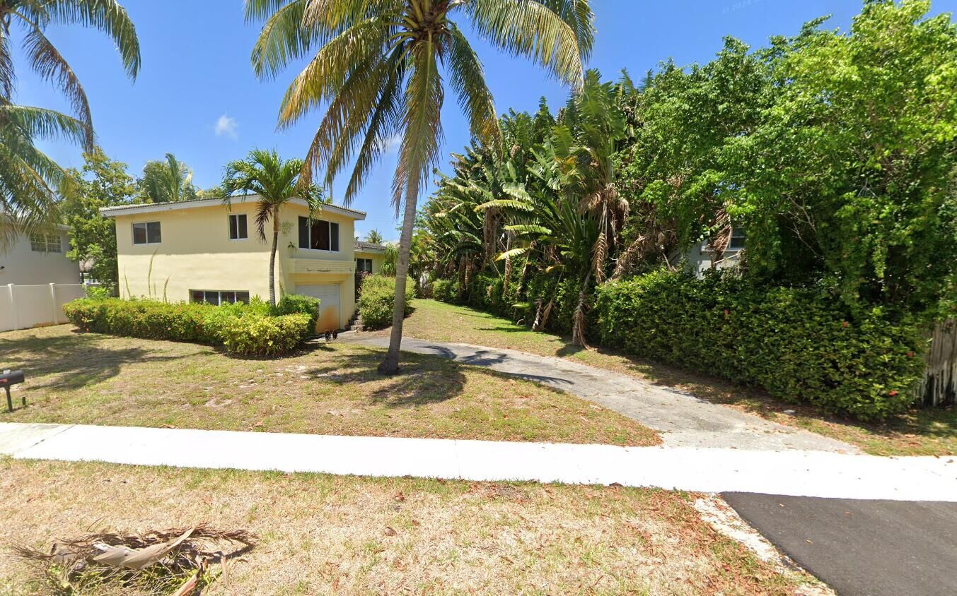 Property Photo: 475 NE 14th Street FL 33432