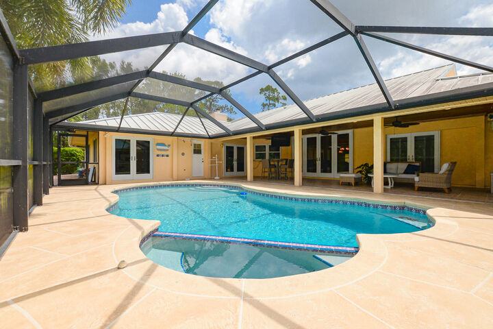Property Photo: 2610 SE Erickson Drive FL 34984