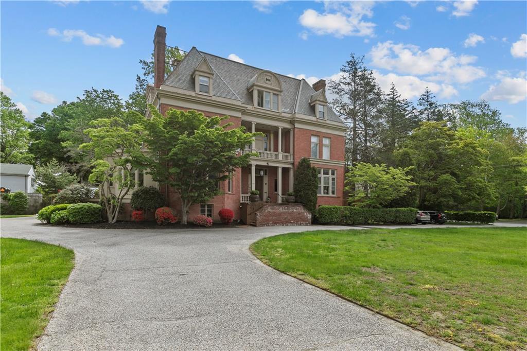 Property Photo: 434 Bellevue Avenue 3A RI 02840