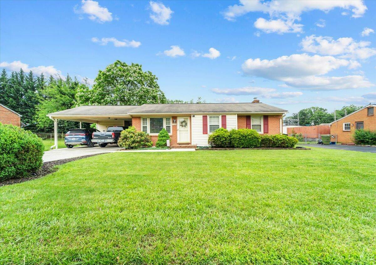 Property Photo: 2136 Bainbridge Dr VA 24153