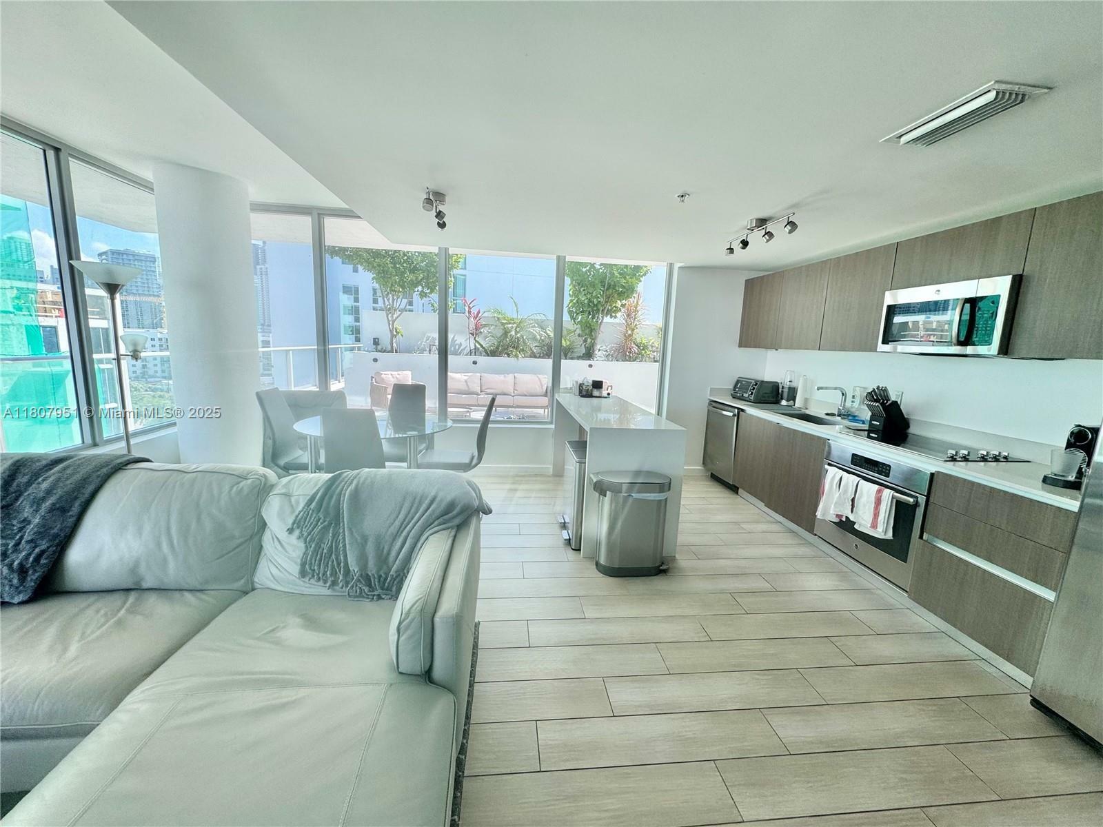 Property Photo: 1600 SW 1 Av 910 FL 33129