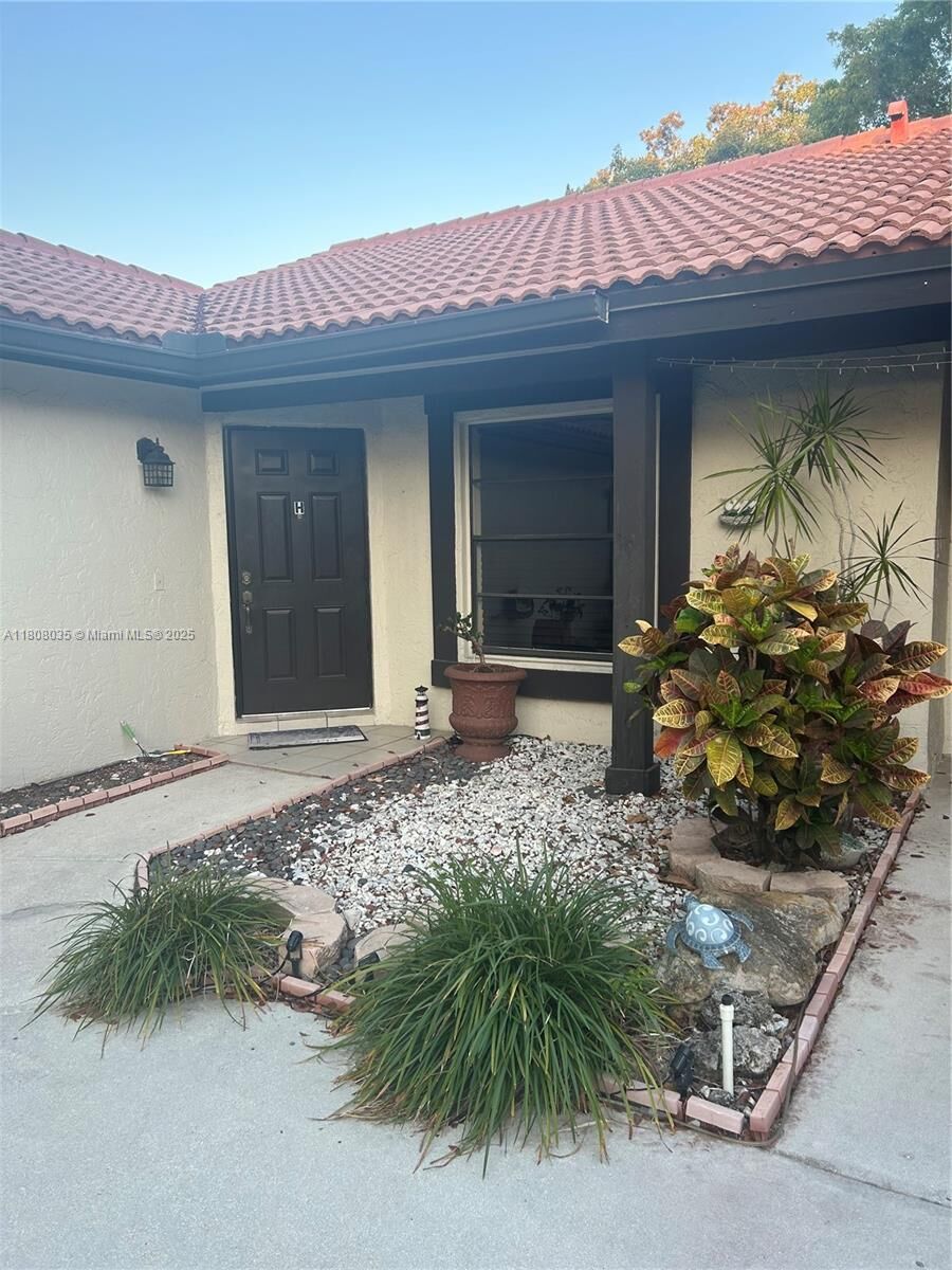 Property Photo: 15210 SW 48th Ter H-83 FL 33185