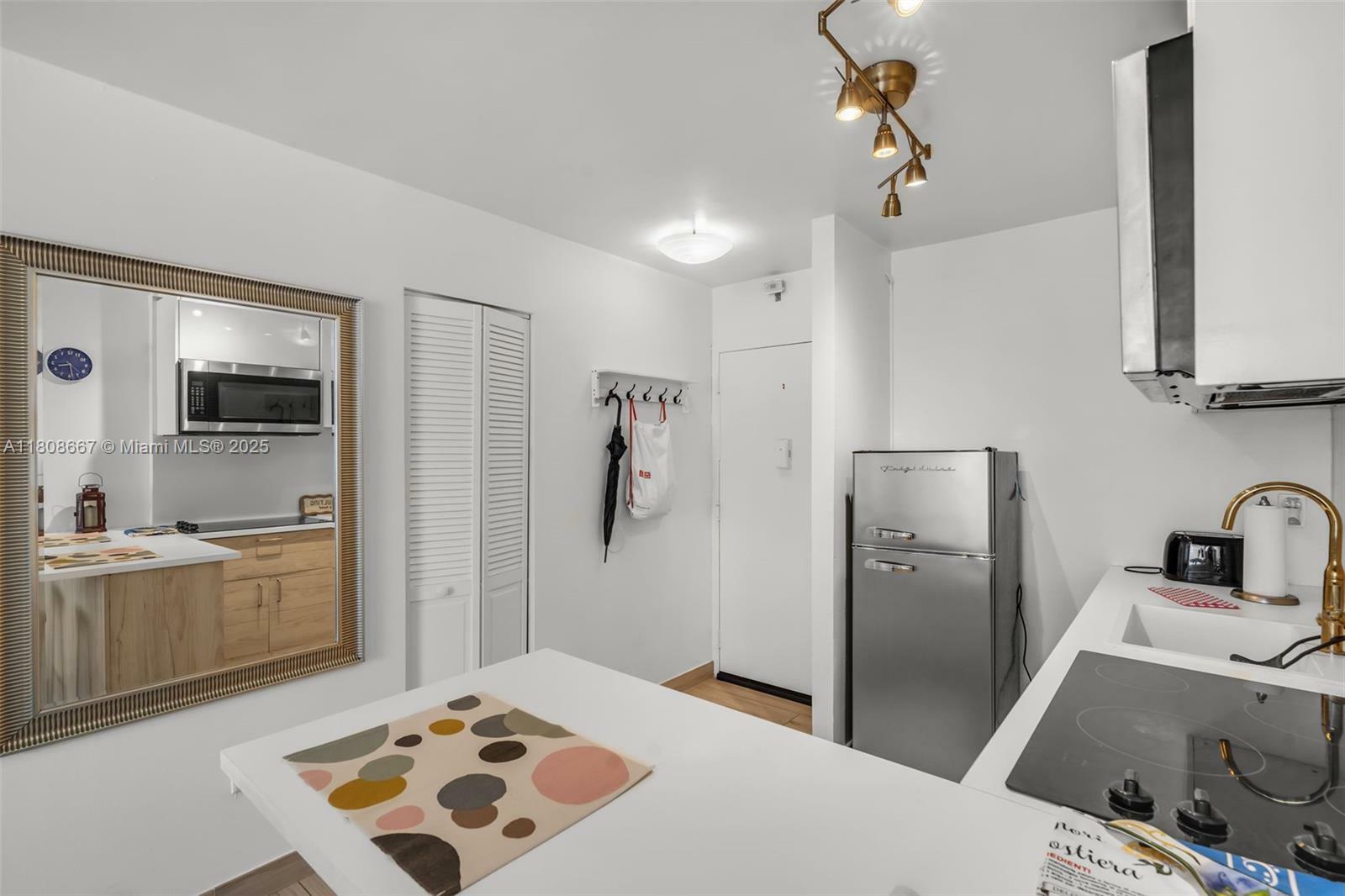 Property Photo: 710 Washington Ave 323 FL 33139