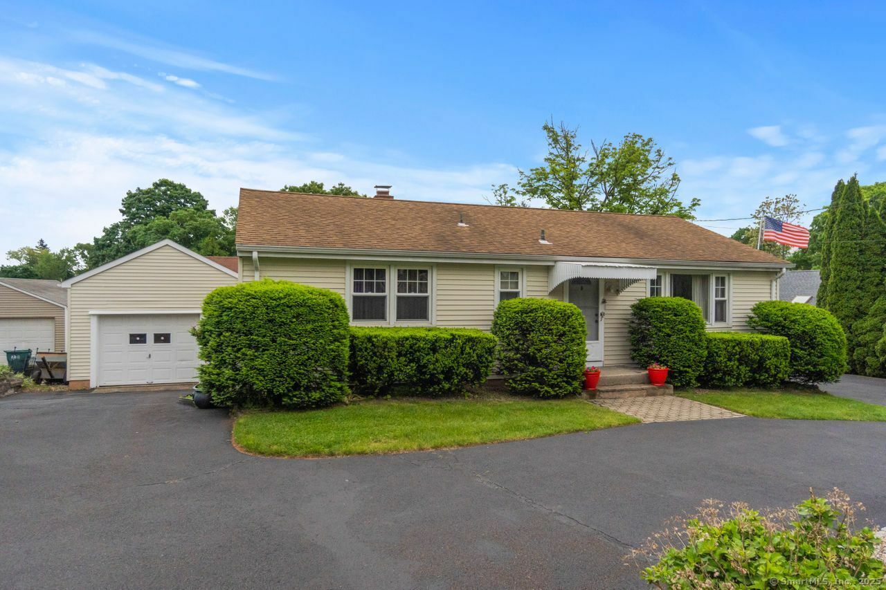 Property Photo: 409 Evergreen Avenue CT 06518