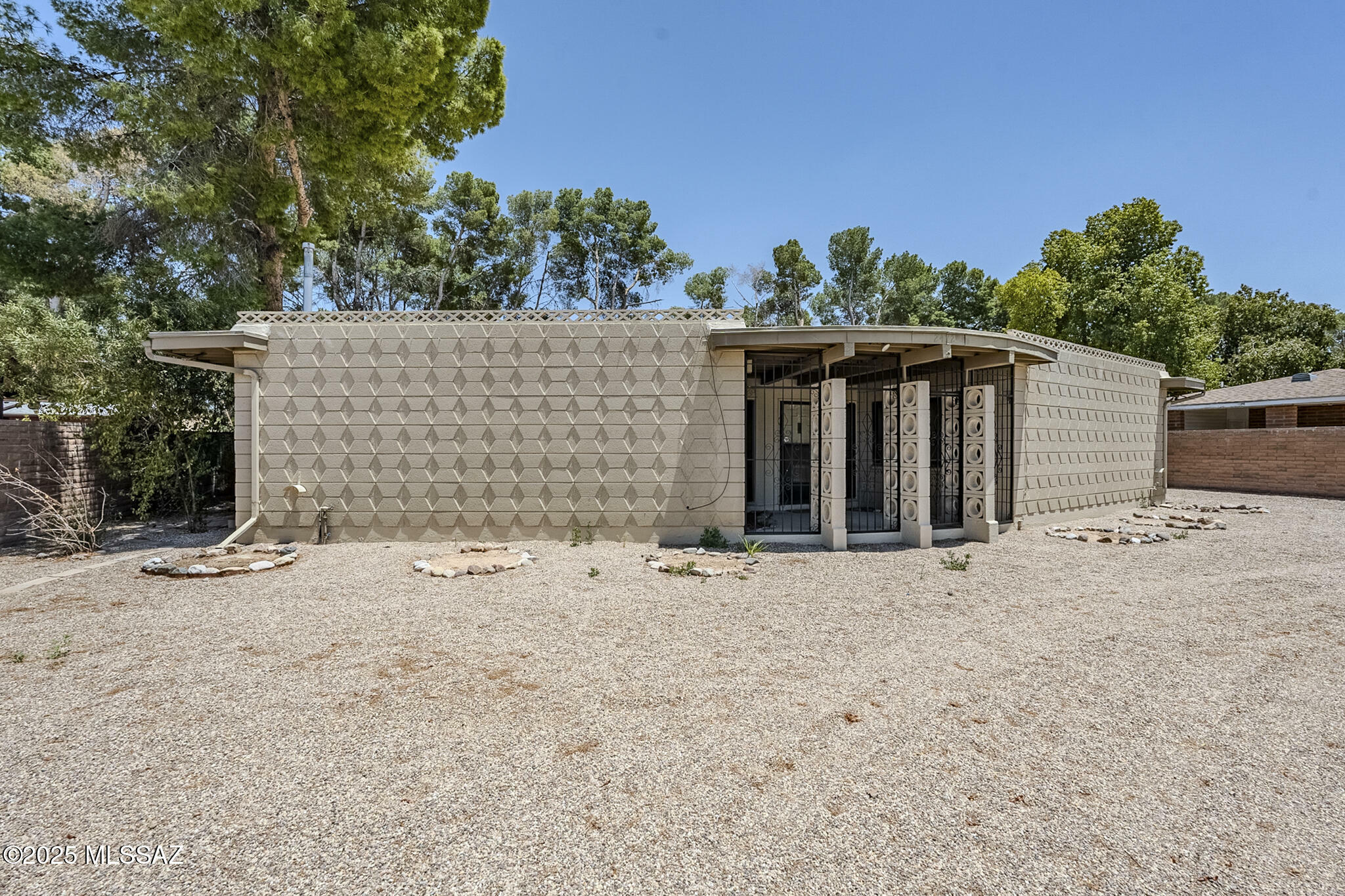 Property Photo: 2472 N Van Buren Avenue AZ 85712