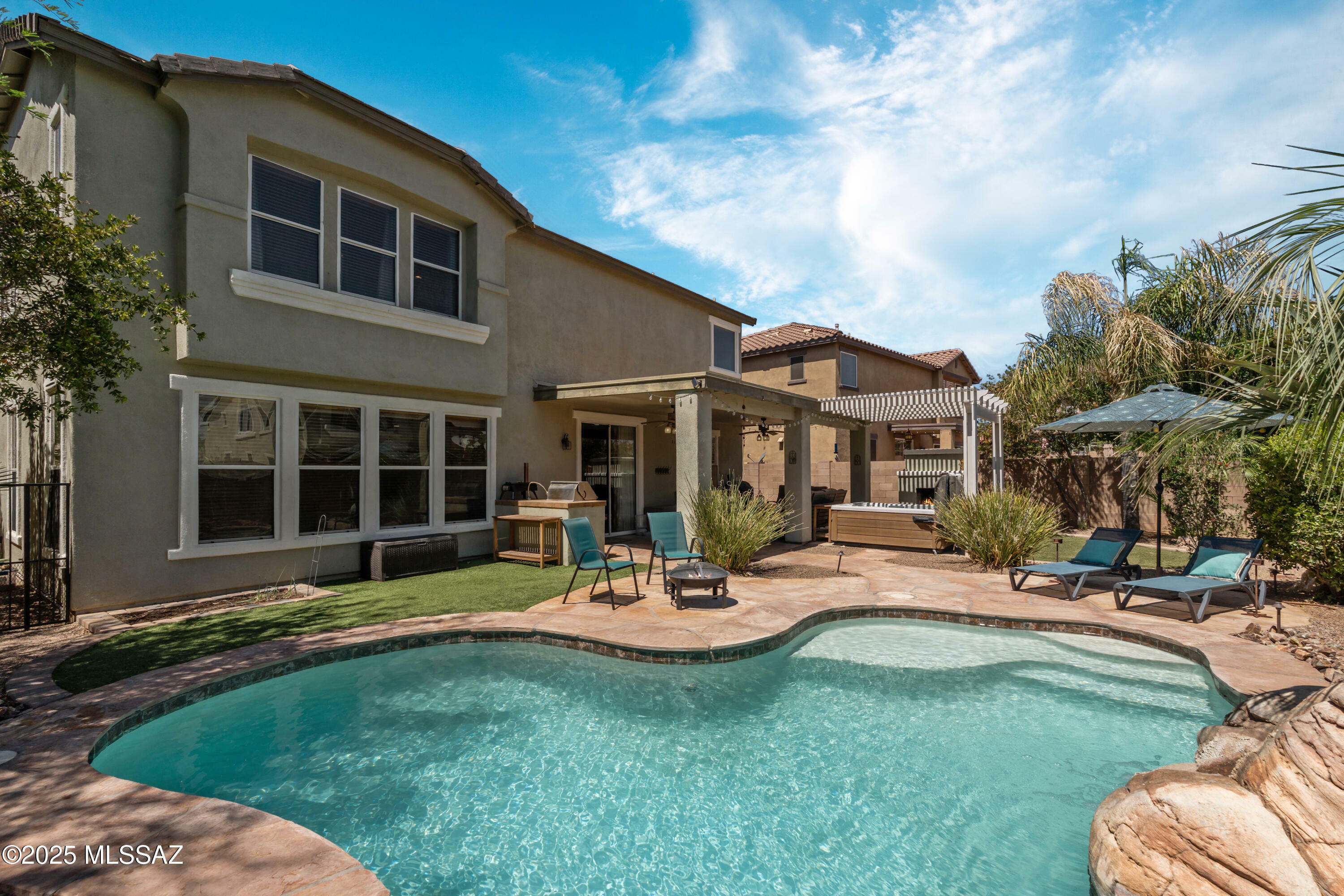 Property Photo: 694 W Calle La Bolita AZ 85629
