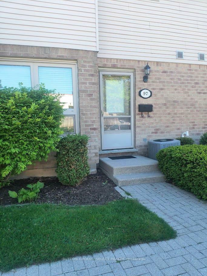 Property Photo: 35 Waterman Avenue 97 ON N6C 5T7