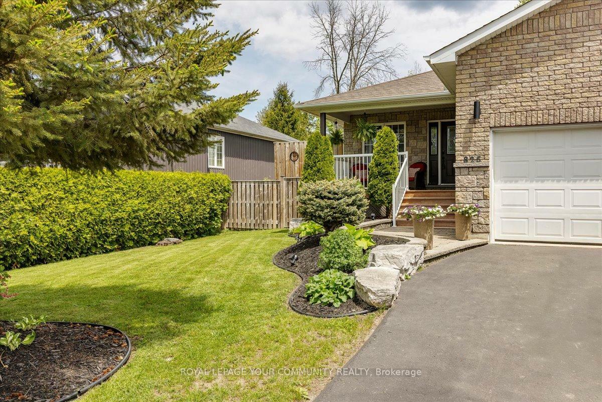 Property Photo:  825 Elmwood Road  ON L4P 3E9 