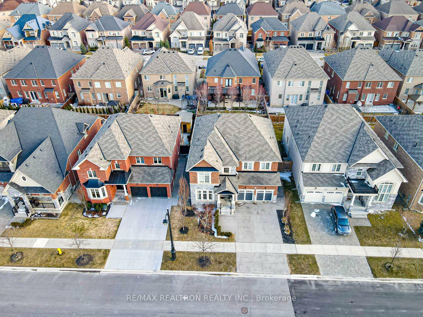 Property Photo: 41 Woodgate Pines Drive ON L4H 4A3