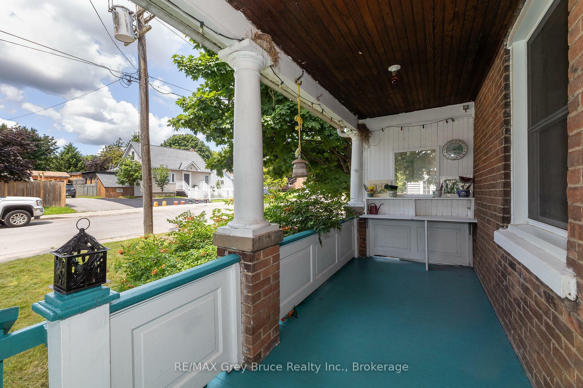 Property Photo: 1809 3rd Avenue W ON N4K 4R7