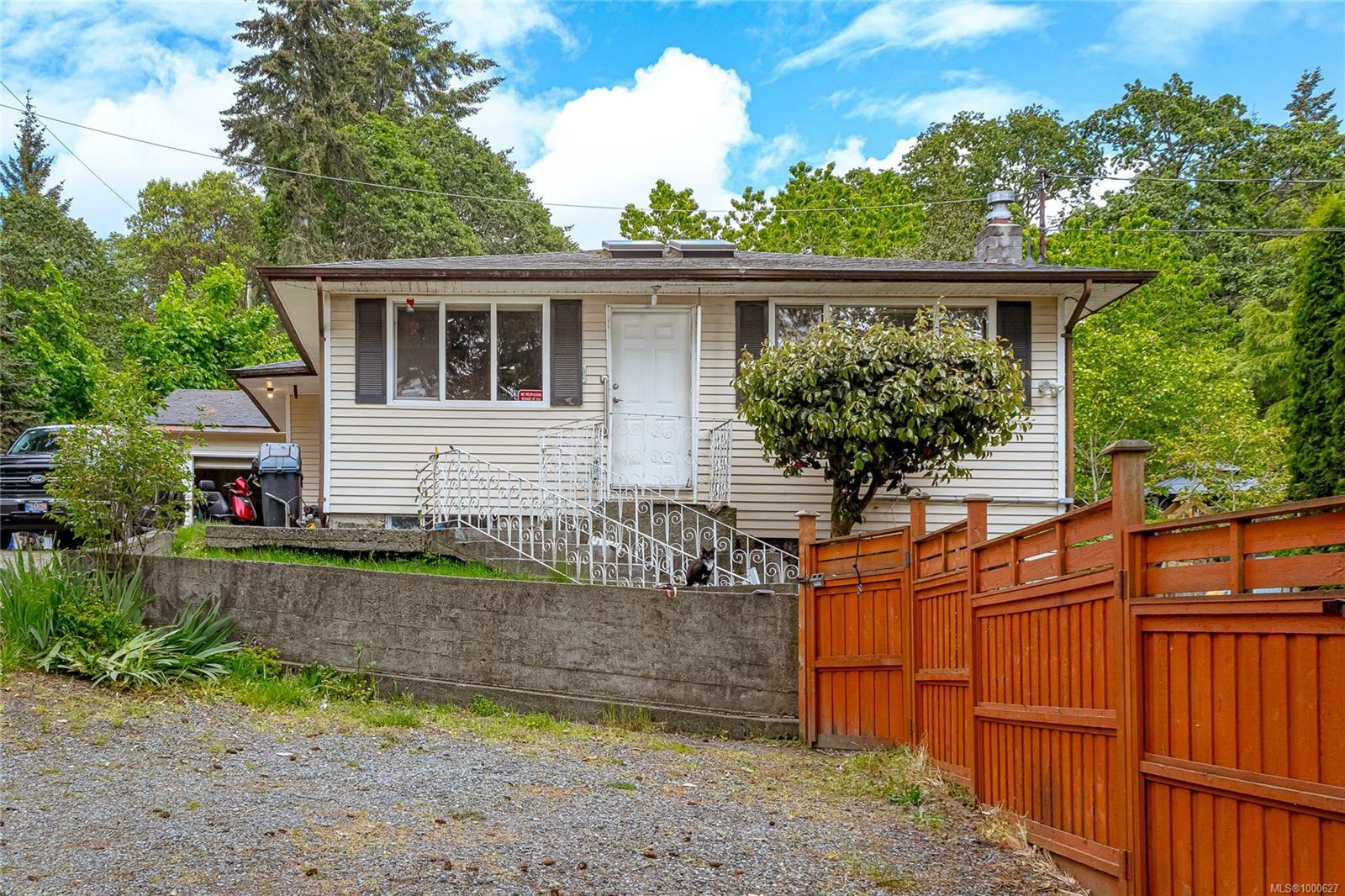 Photo de la propriété: 1154 Goldstream Ave BC V9B 2Z1