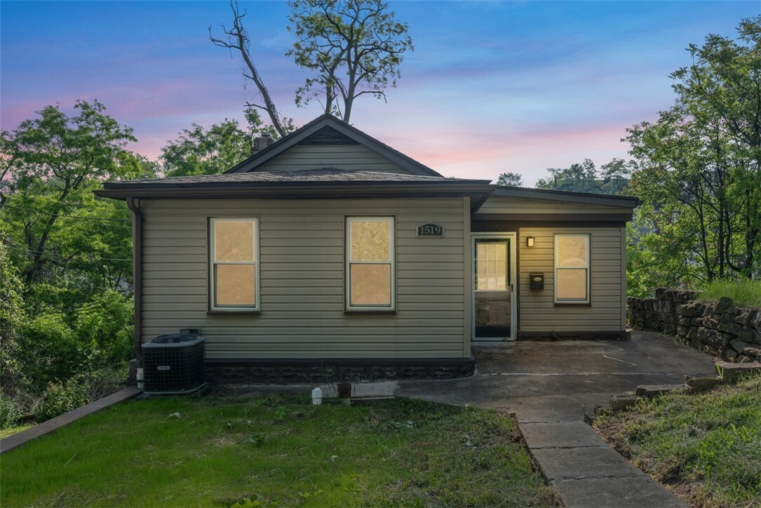 Property Photo: 1519 Belasco Ave PA 15216