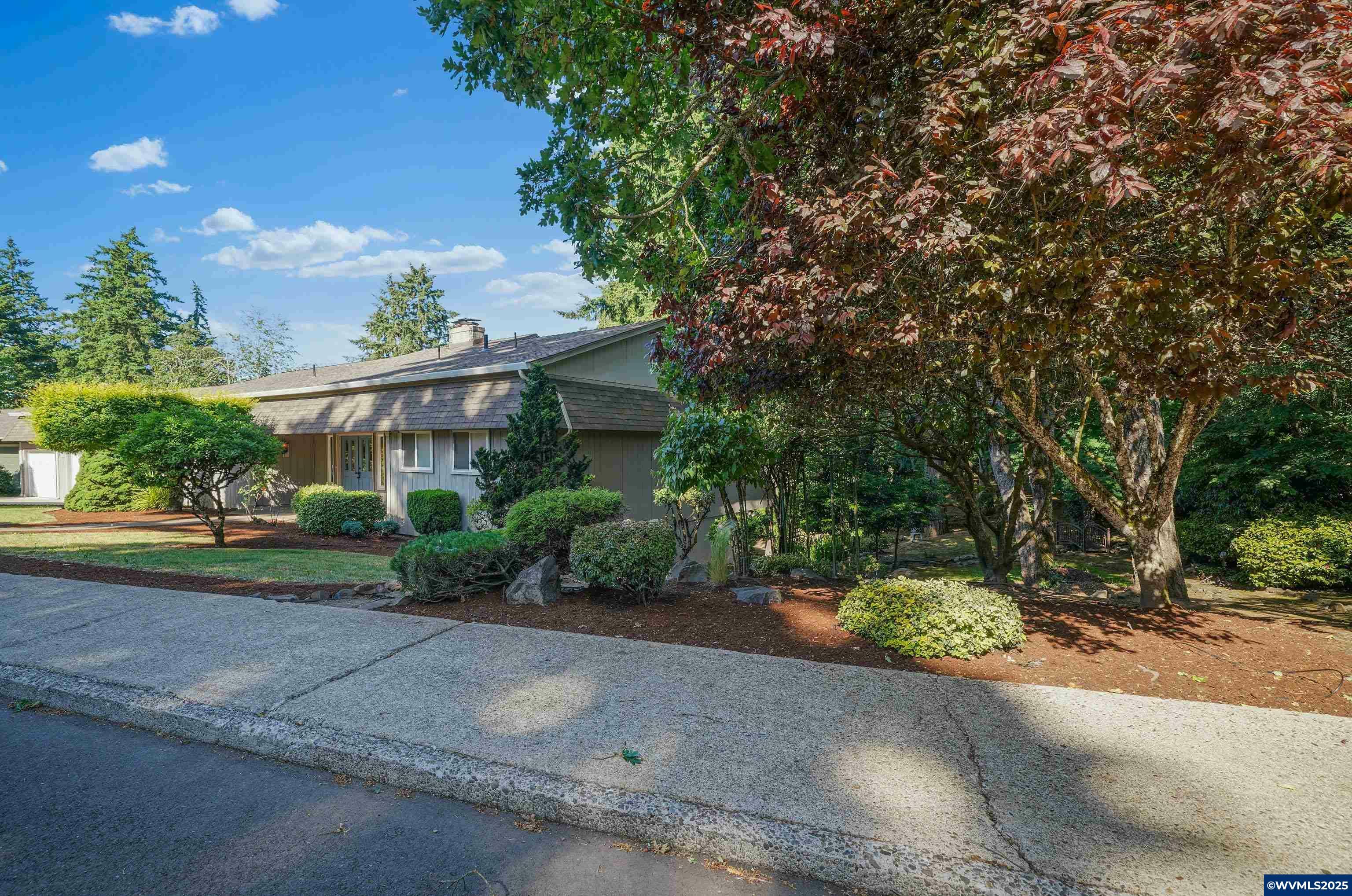 Property Photo:  549 Clarmount St  OR 97304 