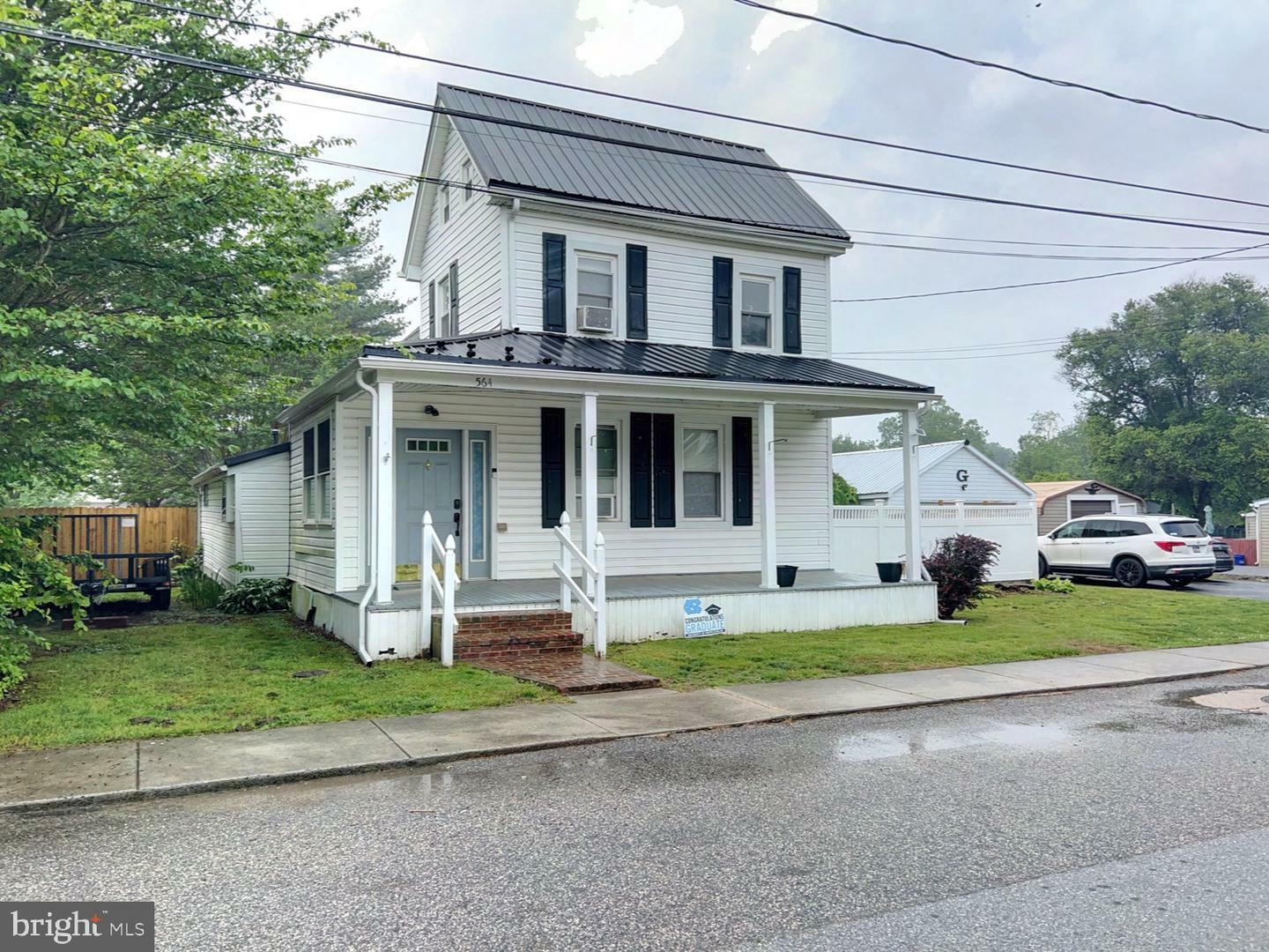 Property Photo: 564 Walnut Street DE 19734