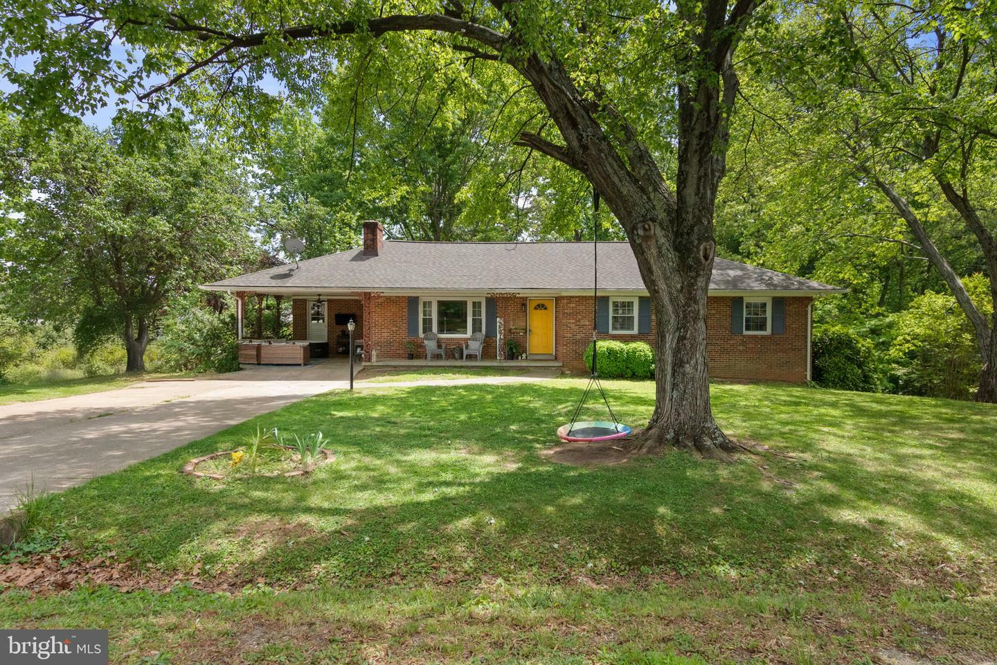 702 Spring Valley Drive  Fredericksburg VA 22405 photo