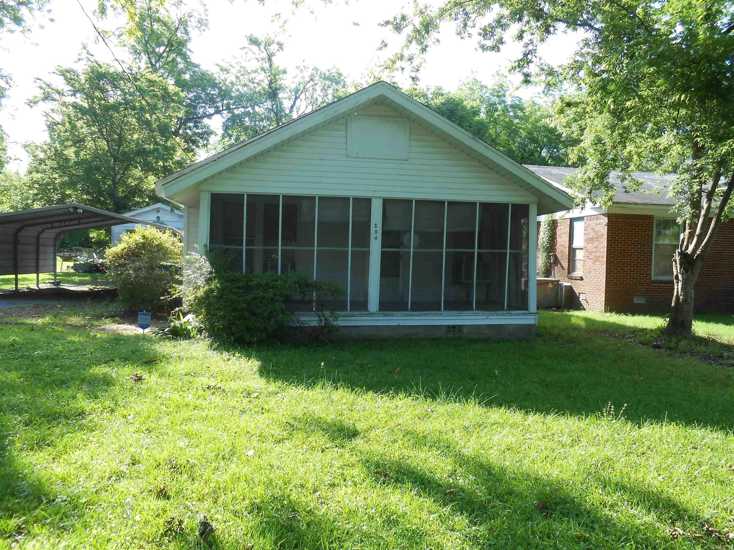 Property Photo: 204 Water St AR 72117