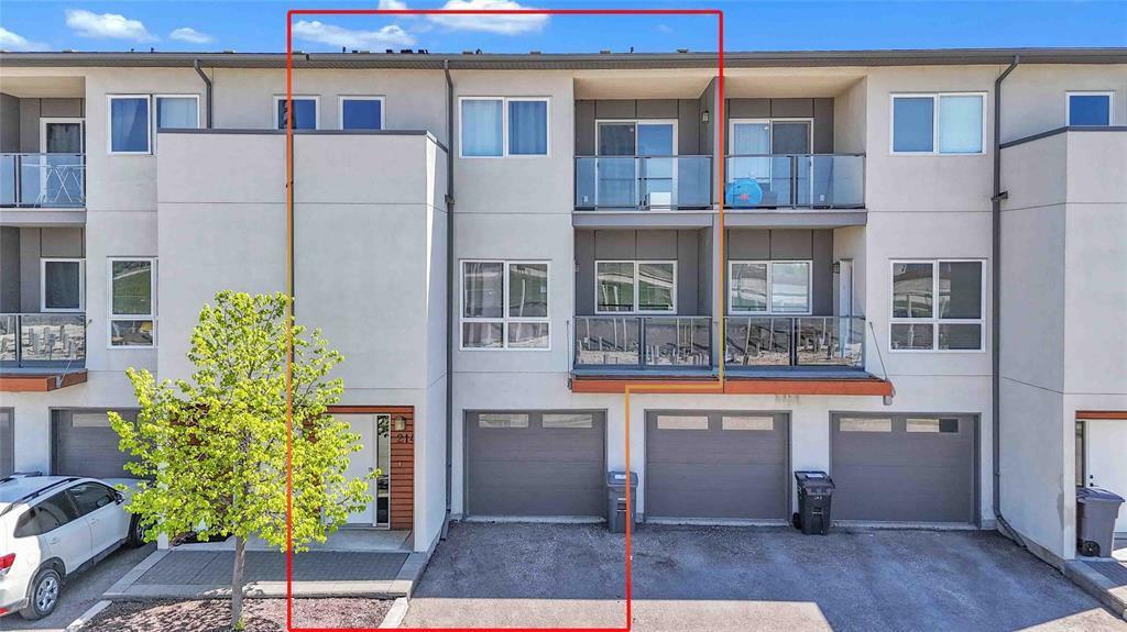 Property Photo: 1355 Lee Boulevard MB R3T 4X3