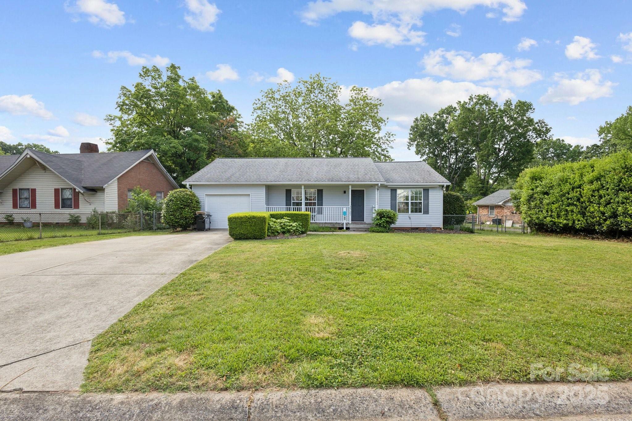 Property Photo: 3721 Conway Avenue NC 28209