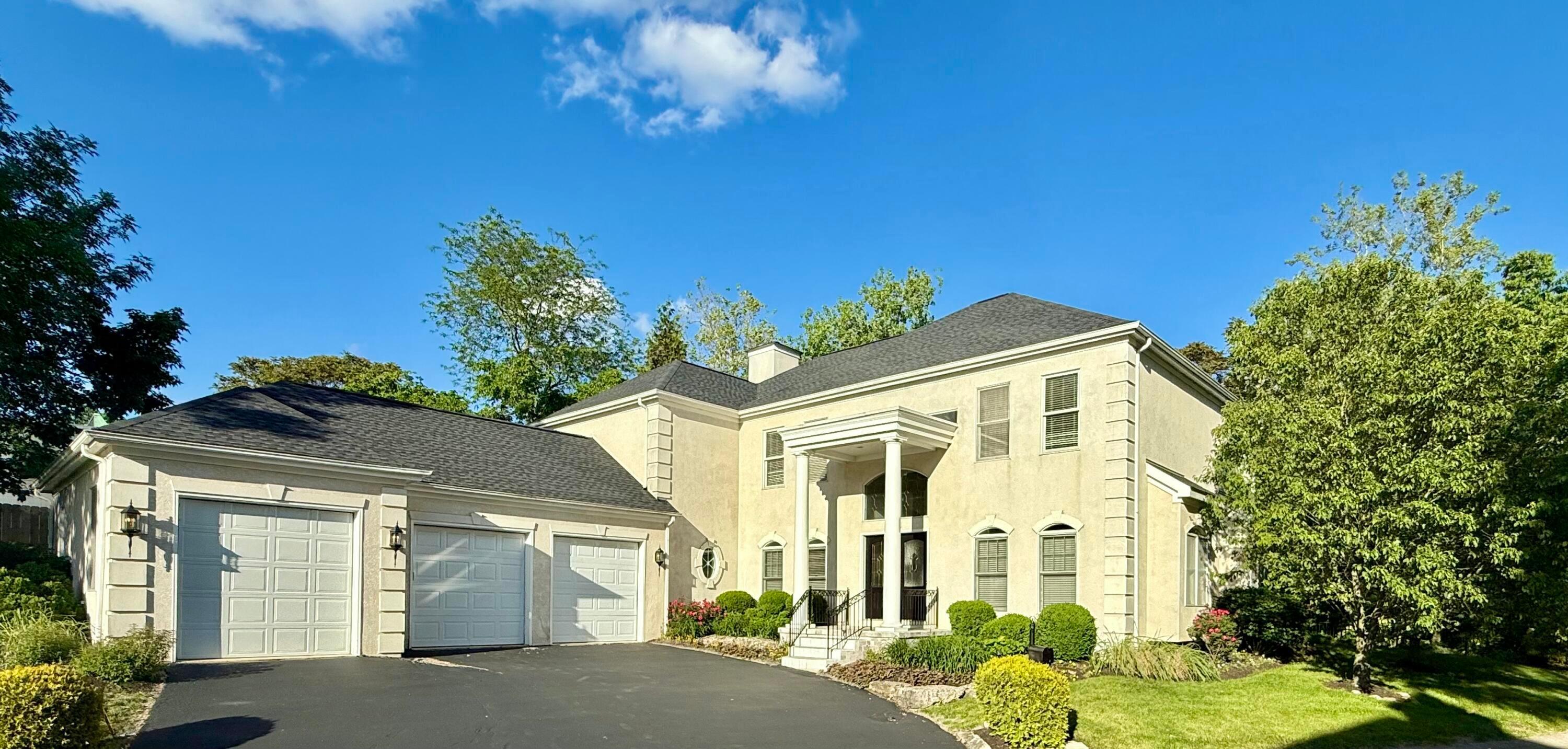 Property Photo: 1940 Scioto Pointe Drive OH 43221