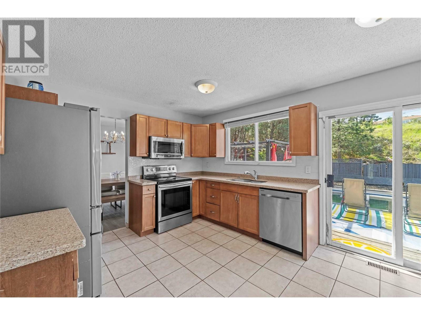 Photo de la propriété:  787 Gleneagles Drive  BC V2E 1J7 