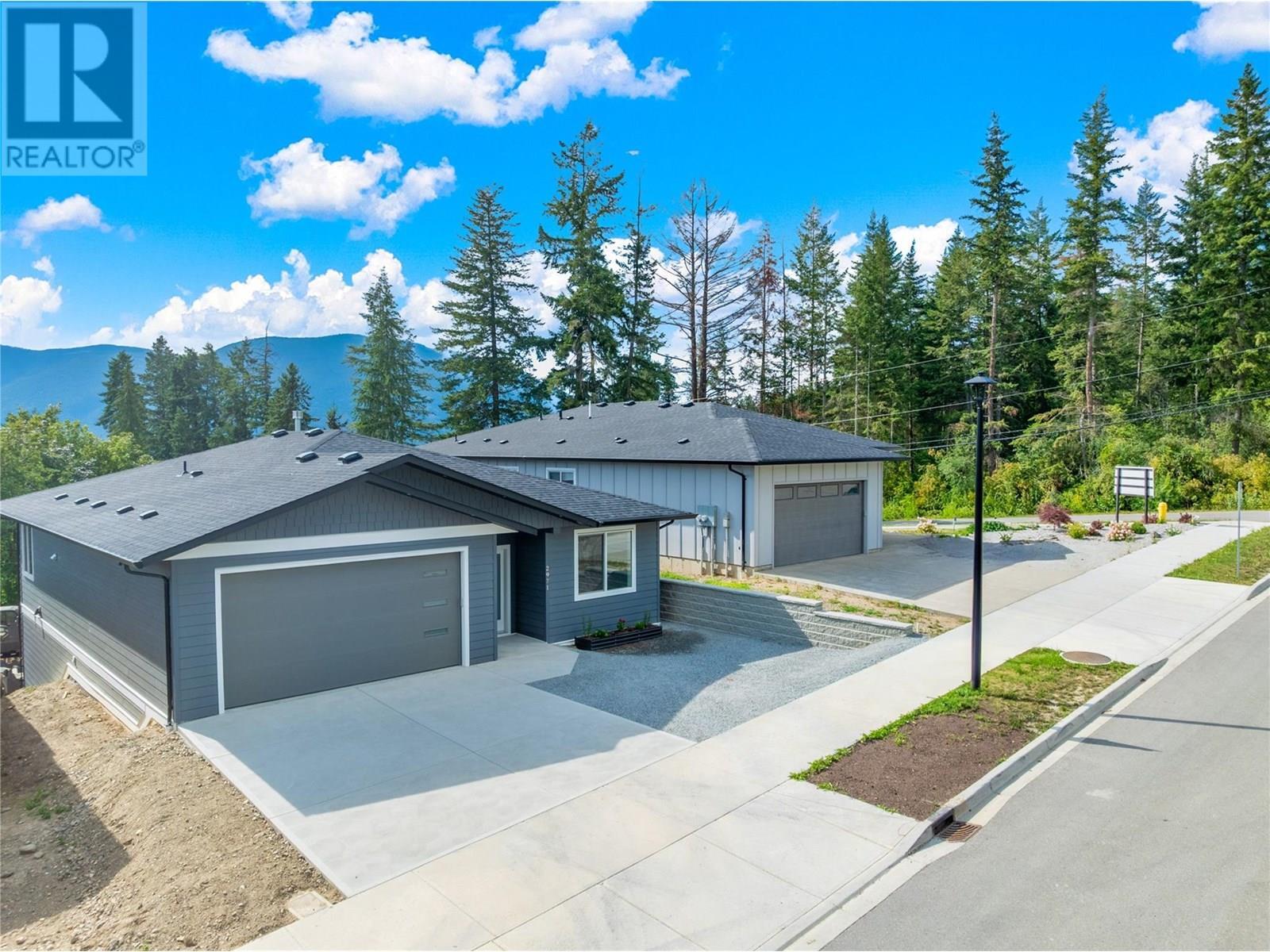 Photo de la propriété: 2971 27 Street Northeast BC V1E 2Z7