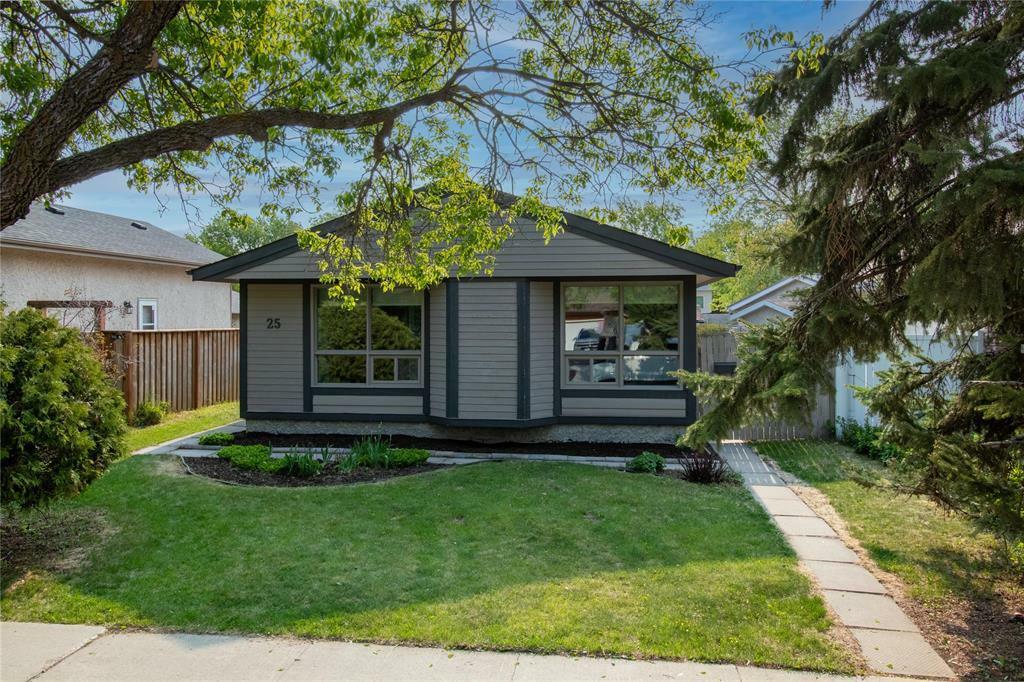 Property Photo: 25 Meadow Lake Drive MB R2C 4M1