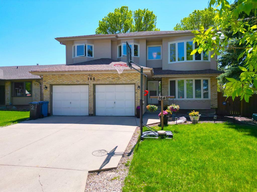 Property Photo: 164 Hillmartin Drive MB R3T 5L5