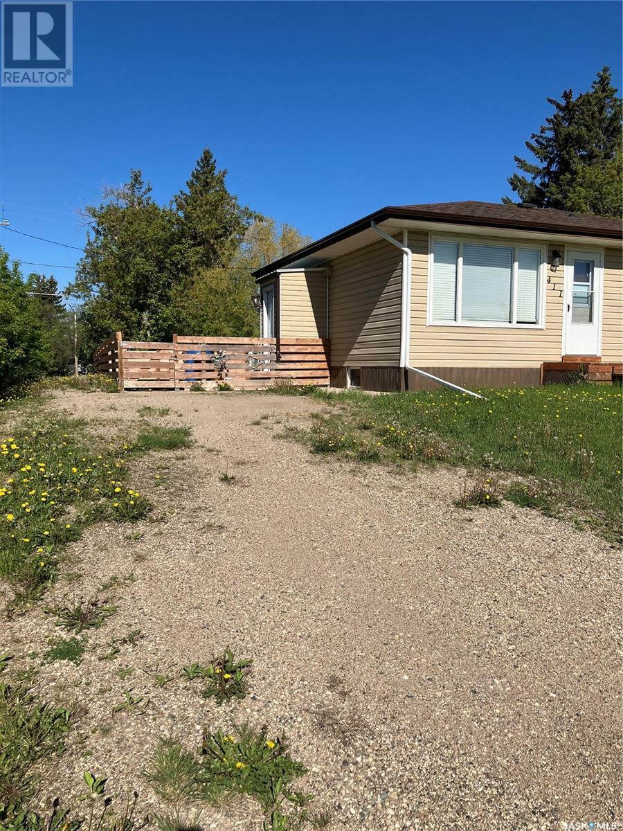 Property Photo: 411 1st Street SE SK S0A 1N0