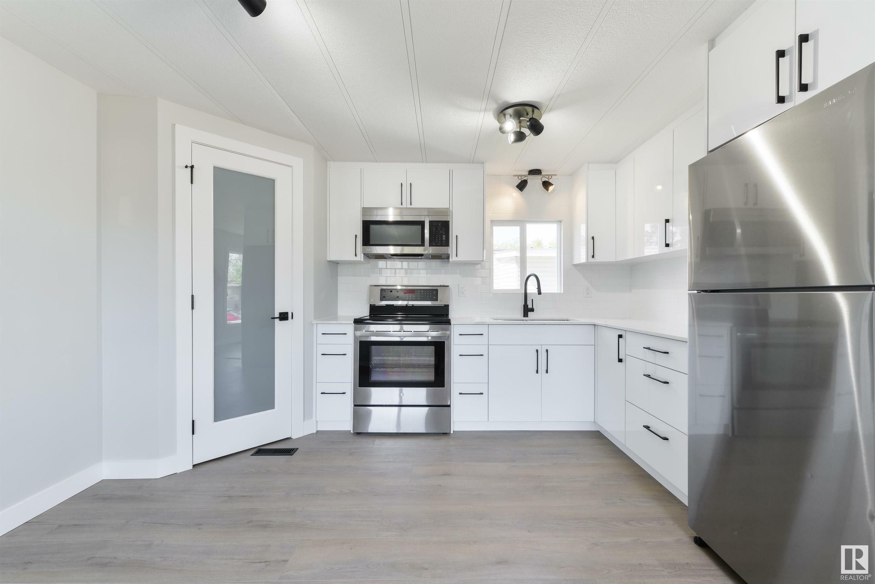 305 Calahoo Road 100  Spruce Grove AB T7X 3K6 photo