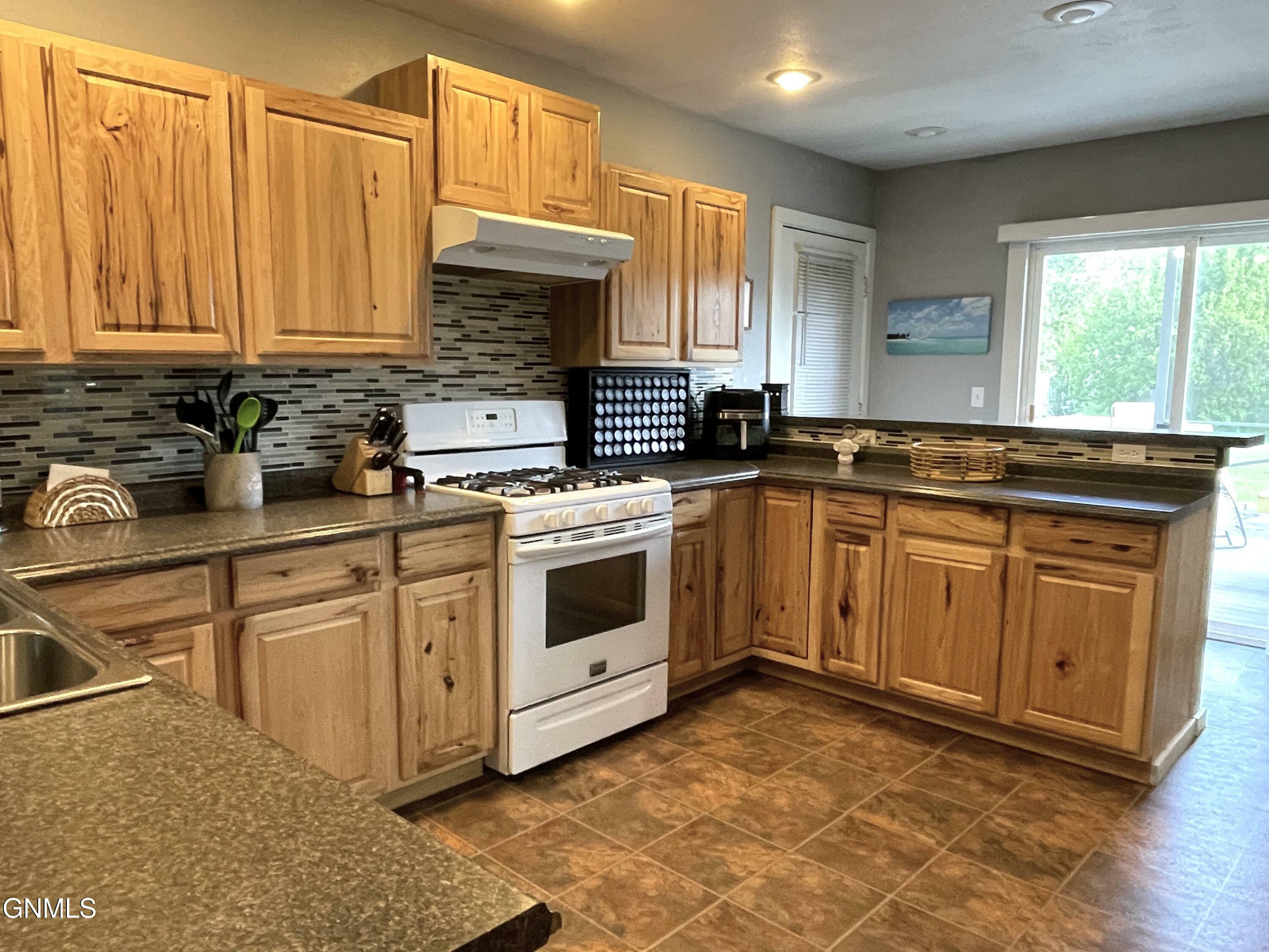 Property Photo: 950 3rd Street N ND 58421